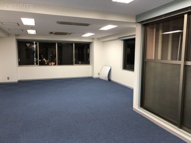 能登治ビル 室内