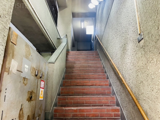 アトラスビル　階段