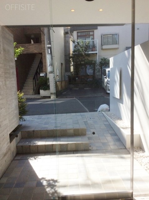 北参道アパートメントビル エントランス