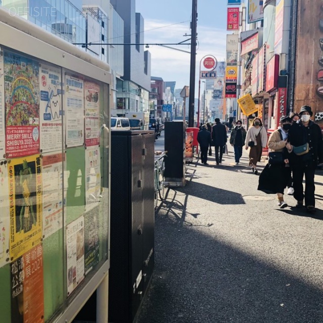 玉上ビル ビル前面道路
