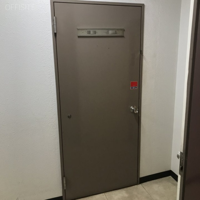 ニューハイツ青山 302号室 貸室入口