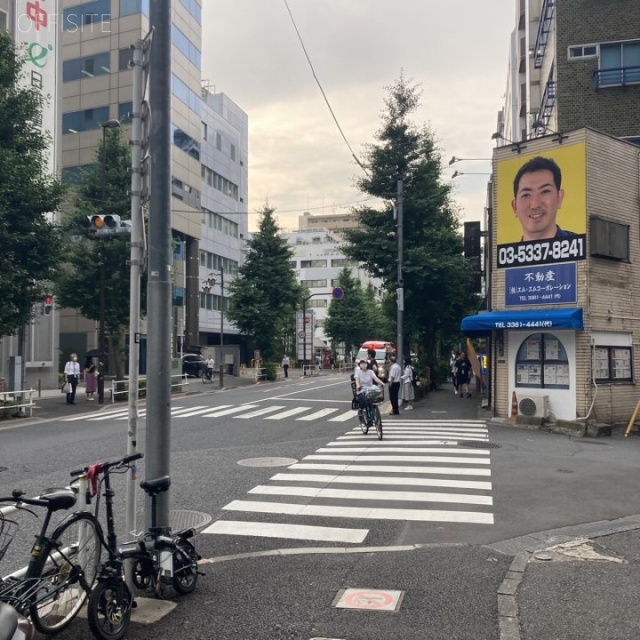 亀井ビル ビル前面道路