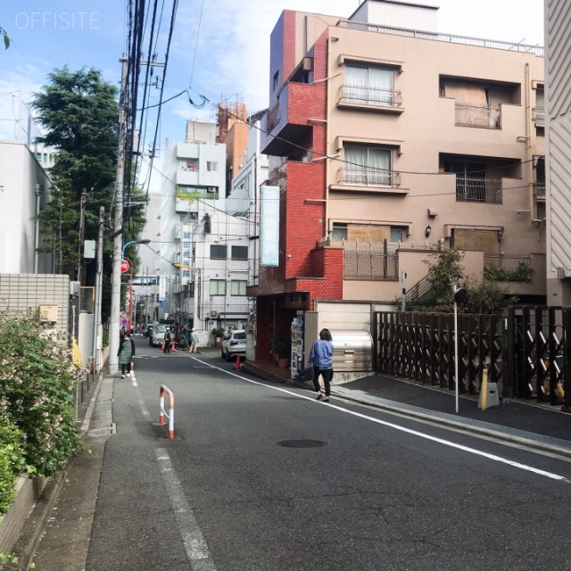 セントラルコーポラス ビル前面道路