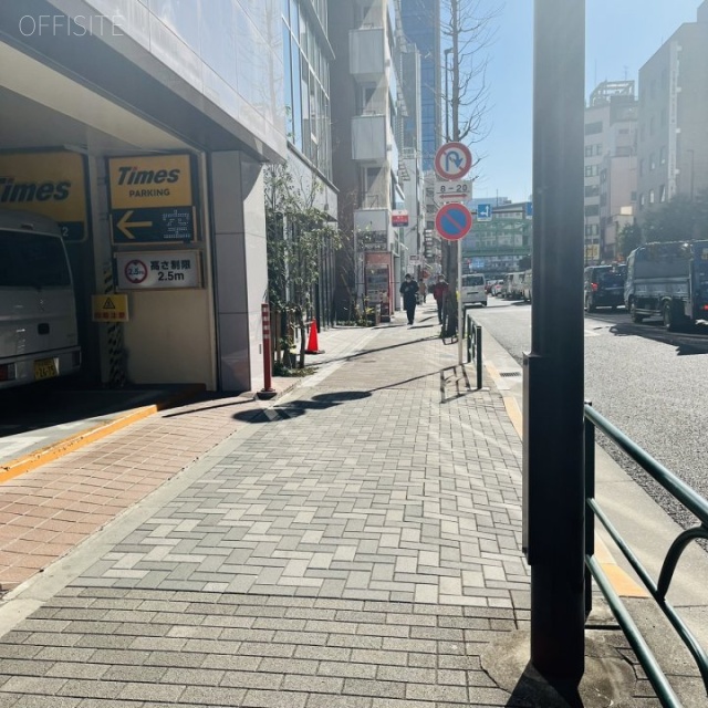 秋葉原槇町ビル 前面歩道