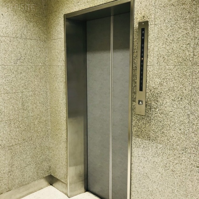 宝ビル エレベーター