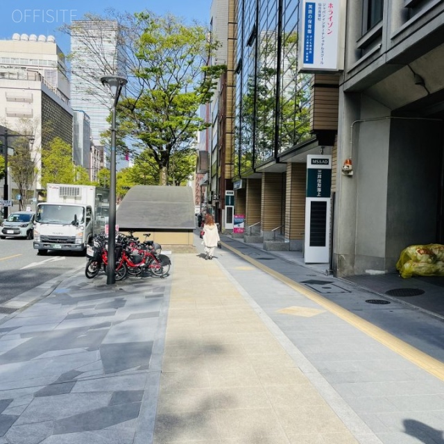 GC青葉通りプラザ 前面歩道