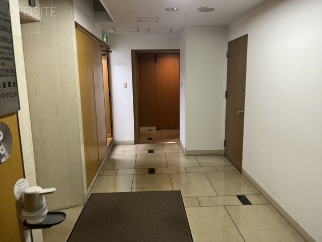 全特六本木ビル(EAST棟)　エレベーターホール 別角度