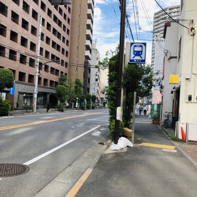 日交神楽坂ビル ビル前面道路