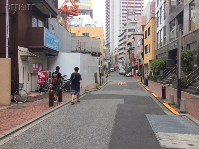 ニューハウス西日暮里 ビル前面道路