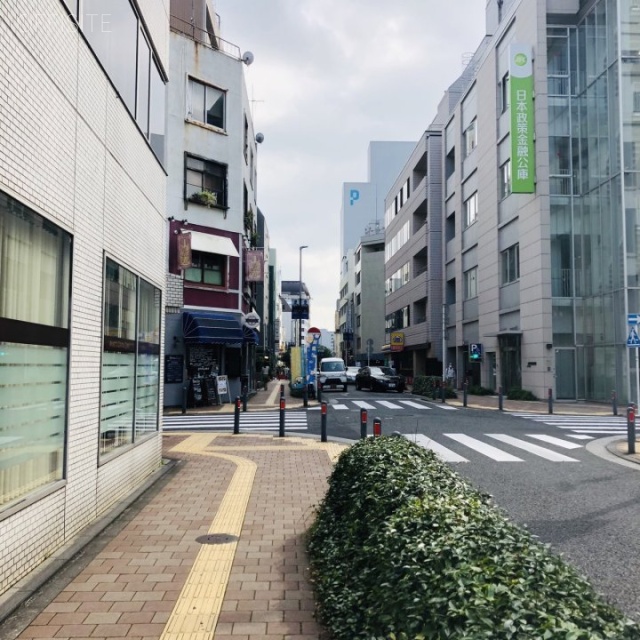 関内NSビル ビル前面道路