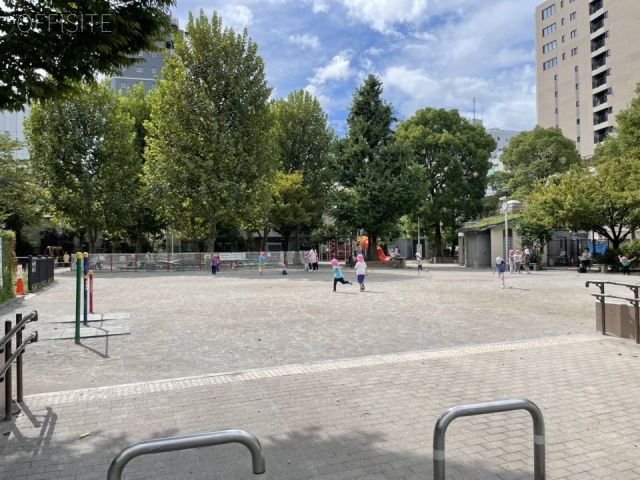 サングローリビル　近隣の公園