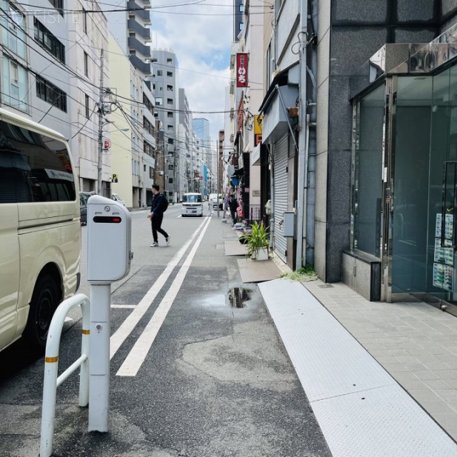 ヤマダビル 前面歩道