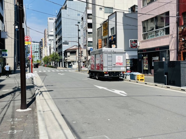 アルプスビル　前面に多町大通り