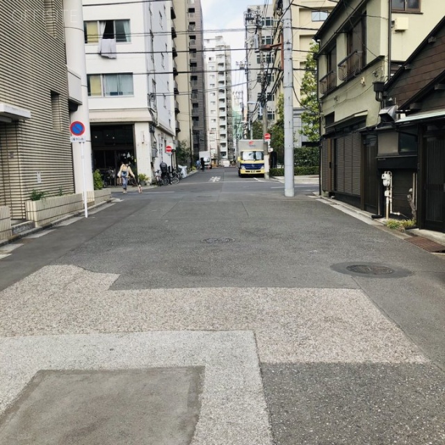 ブロディービル ビル前面道路