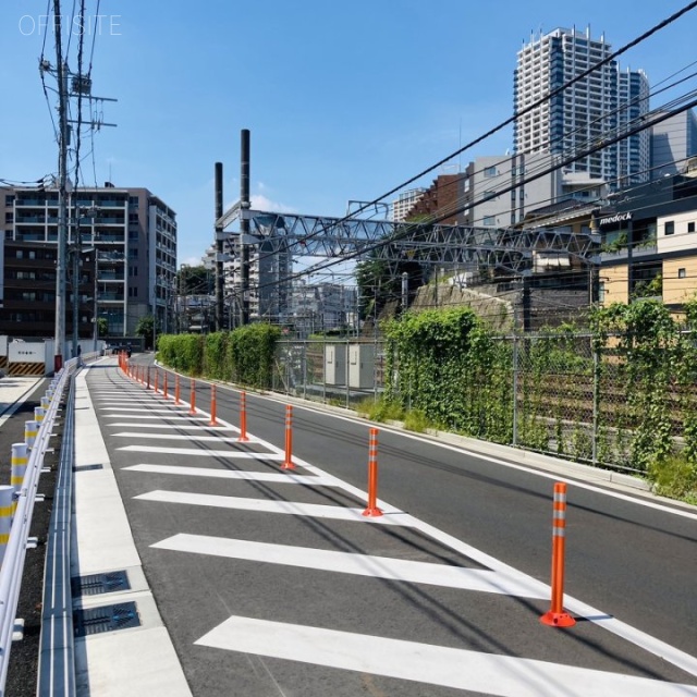 JR目黒MARCビル ビル全面道路