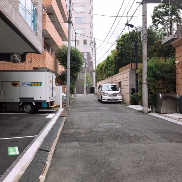 岩井レースビル ビル前面道路