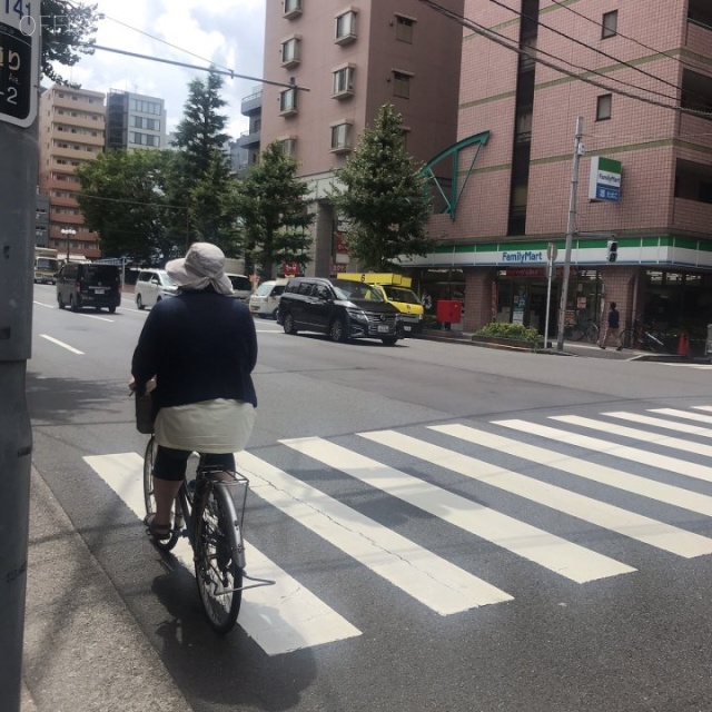 ビル前面道路