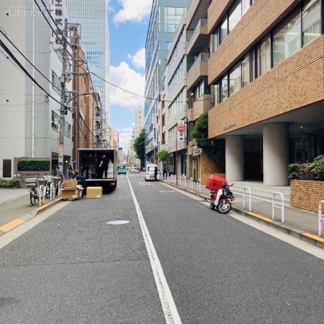 浜松町55ビル ビル前面道路