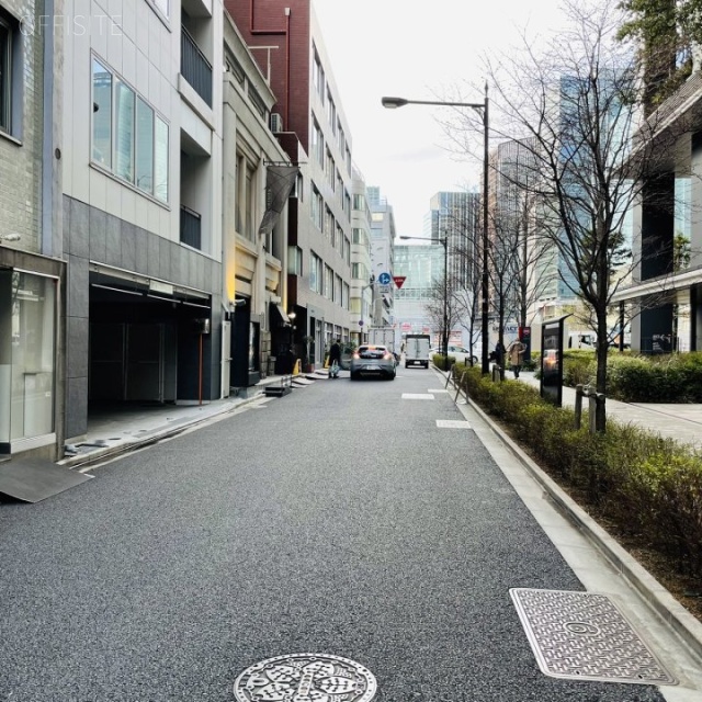 京橋日英ビル 前面道路