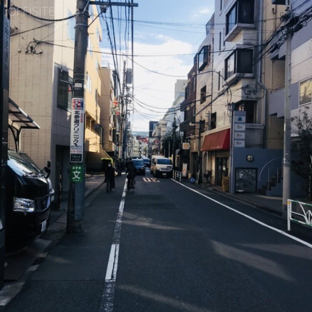 オークラレジデンス北参道 ビル前面道路