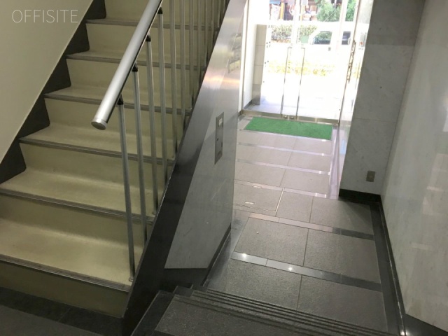 大学通信教育ビル エントランス