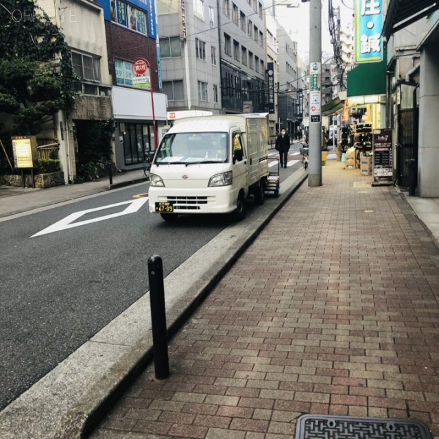 喜助神田西口ビル ビル前面道路