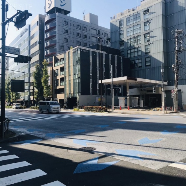 モチヅキビル ビル前面道路