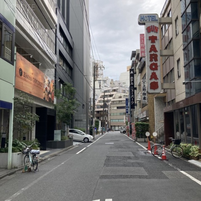 金剛ビル ビル前面道路