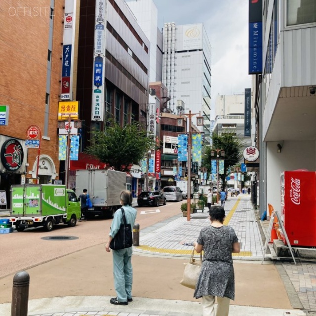 ルナージュビル ビル前面道路