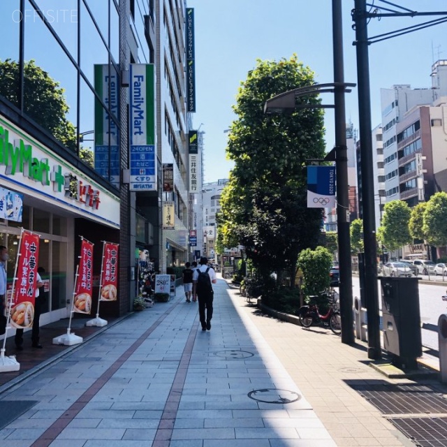 山甚ビル ビル前面道路