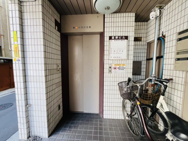 星野ビル　エントランス