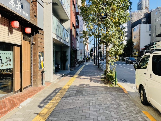 貝原ビル　前面歩道