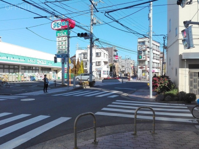 ノヴェルコート ビル前面道路