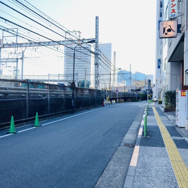 崇城大学会館 ビル前面道路