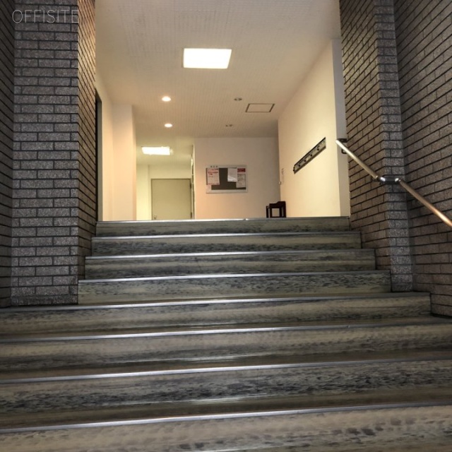 湯島三組坂ビル エントランス
