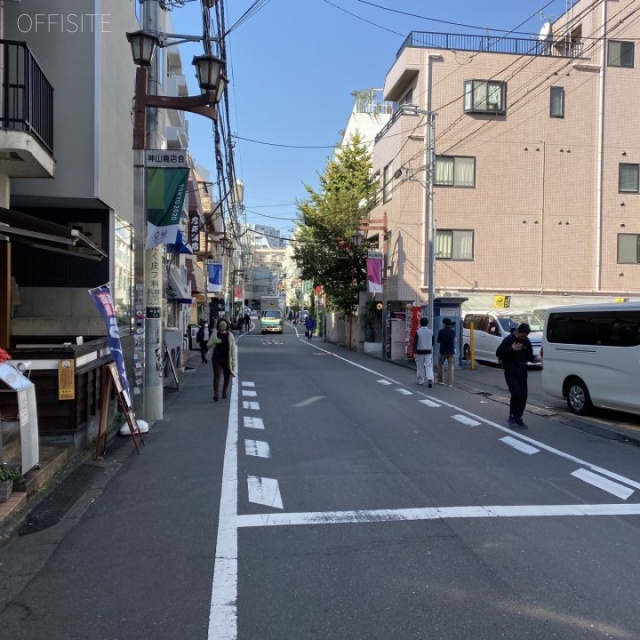 梅澤ビル ビル前面道路