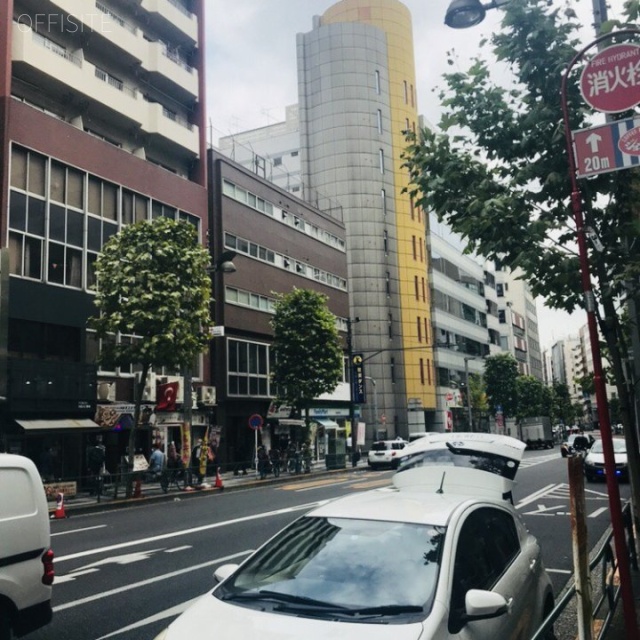 VORT新宿御苑 ビル前面道路