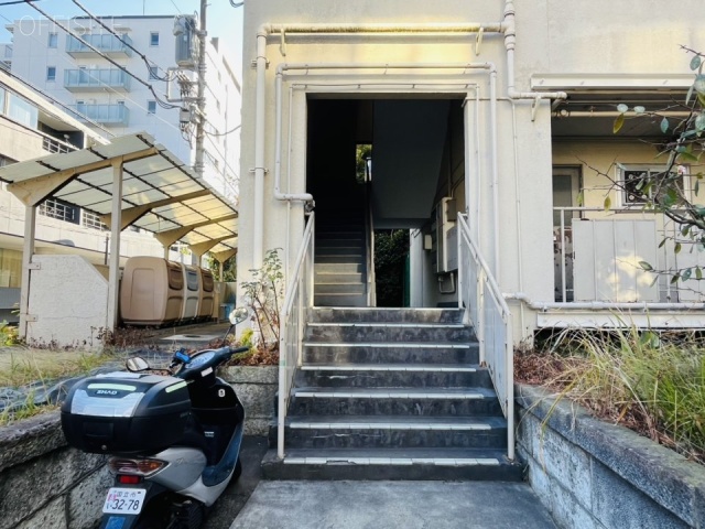 代官山コーポラス 2号棟 エントランス