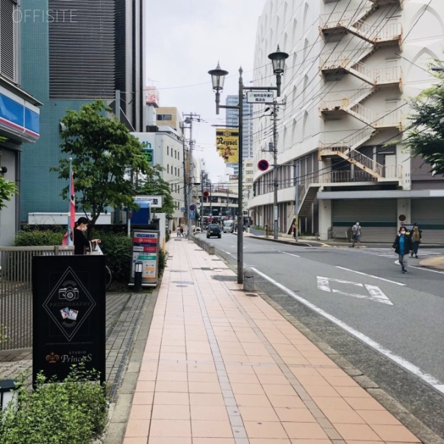 柏染谷ビル ビル前面道路