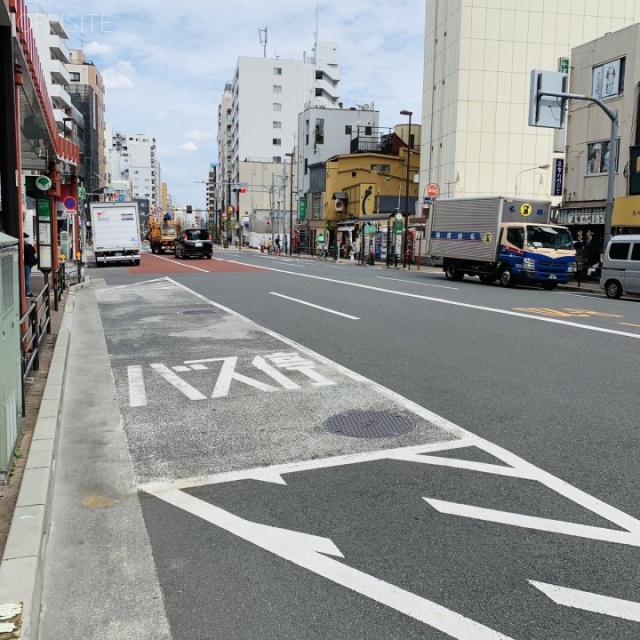 中川ビル ビル前面道路