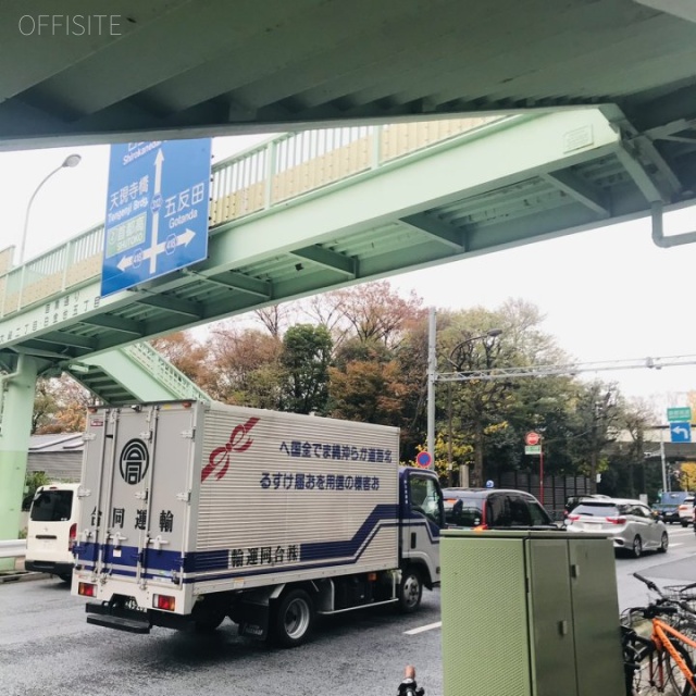 前田道路白金ビル ビル前面道路