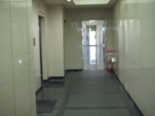 馬事畜産会館　エントランス