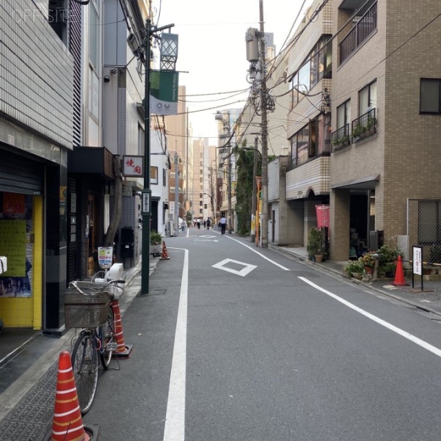 パディアイルカテリーナ ビル前面道路