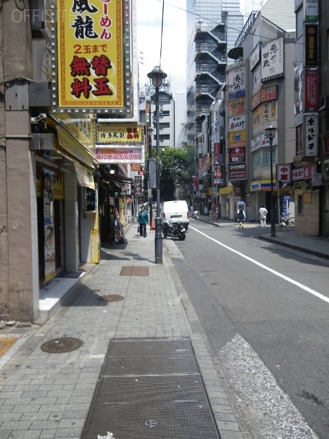 コスモ渋谷館 ビル前面道路
