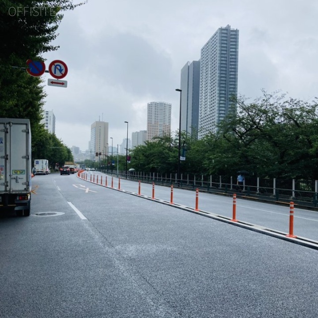 市ヶ谷科学技術イノベーションセンタービル ビル前面道路