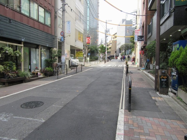 第2木屋ビル ビル前面道路