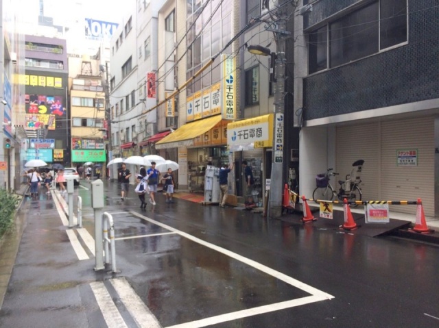 毛利ビル ビル前面道路