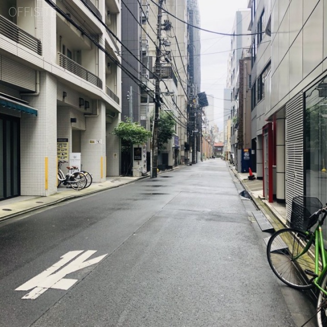 上野第9秦ビル ビル前面道路