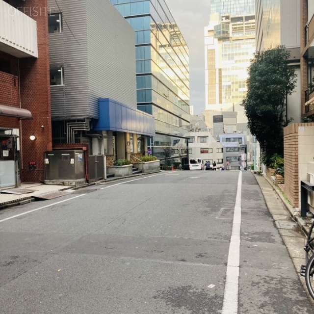 道玄坂NKビル 5階 23.39坪　ビル前面道路