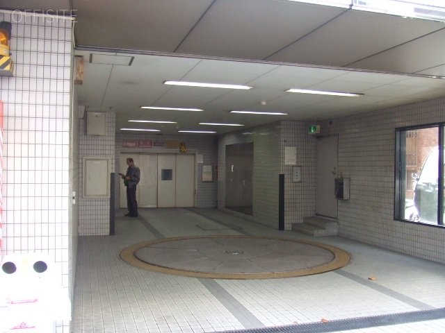 新宿北西ビル 駐車場